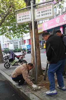 現(xiàn)場(chǎng)辦公，把整改成效落實(shí)到群眾心坎上