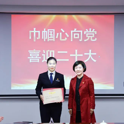 市婦聯(lián)、市總工會(huì)領(lǐng)導(dǎo)來(lái)集團(tuán)授牌公交巾幗事業(yè)再迎盛事