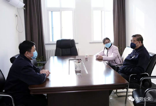 眾志成城、共克時艱——團(tuán)市委向公交一線捐贈疫情防控物資